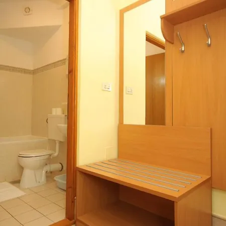 By The Sea Mali Losinj *