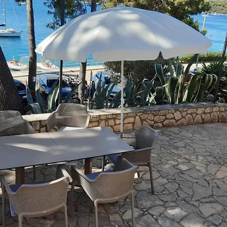 By The Sea Mali Losinj *
