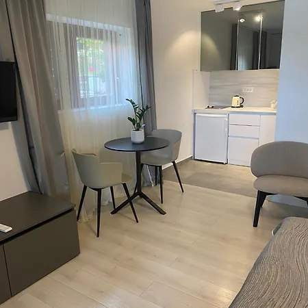 By The Sea Mali Losinj Apartman *